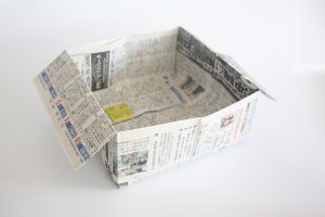 วิธีทำถุงขยะ (กล่อง) ด้วยกระดาษข่าว | คำแนะนำงานฝีมือกระดาษ